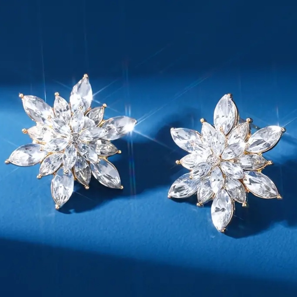 WINTER Christmas CRYSTAL SNOWFLAKE STUD EARRINGS GOLD 18k PLATED